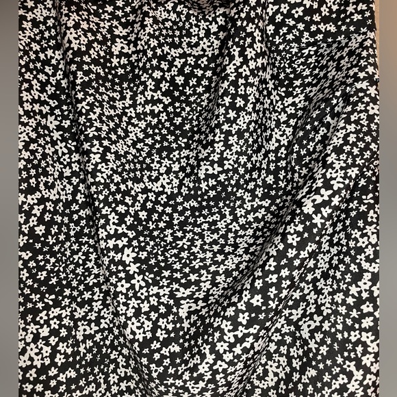 Asymmetrical B&W Ruched Mini Skirt - Picture 3 of 5